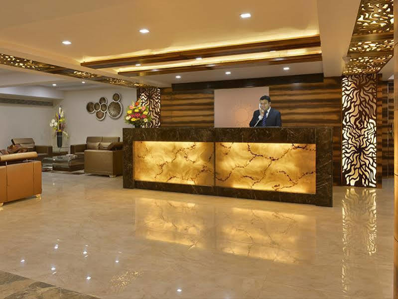Pride Biznotel Vadodara Exterior photo
