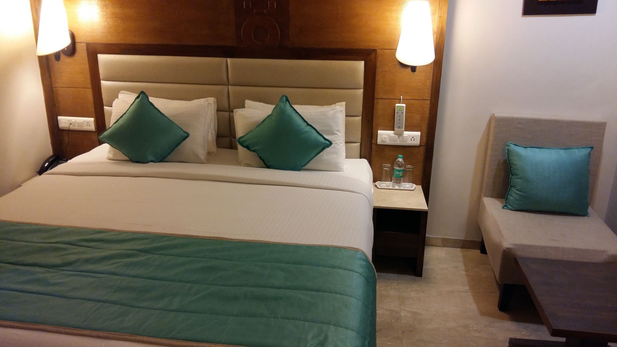 Pride Biznotel Vadodara Exterior photo