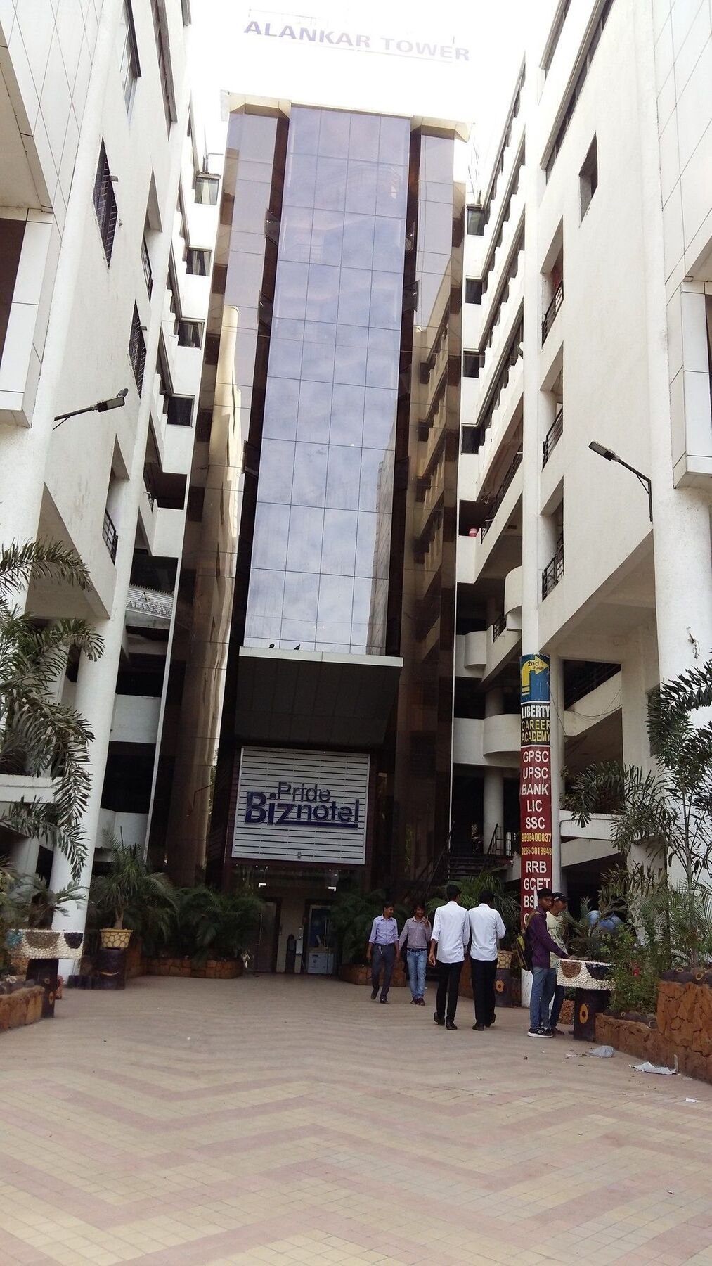 Pride Biznotel Vadodara Exterior photo