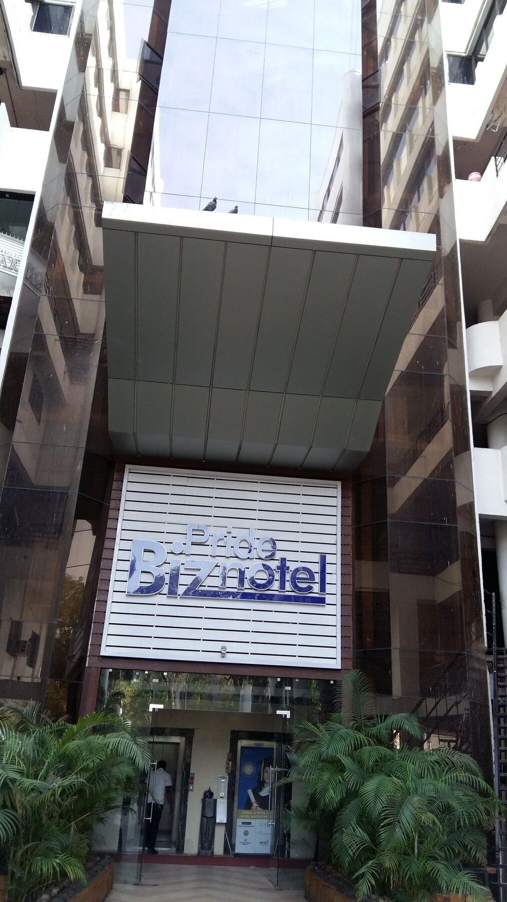 Pride Biznotel Vadodara Exterior photo