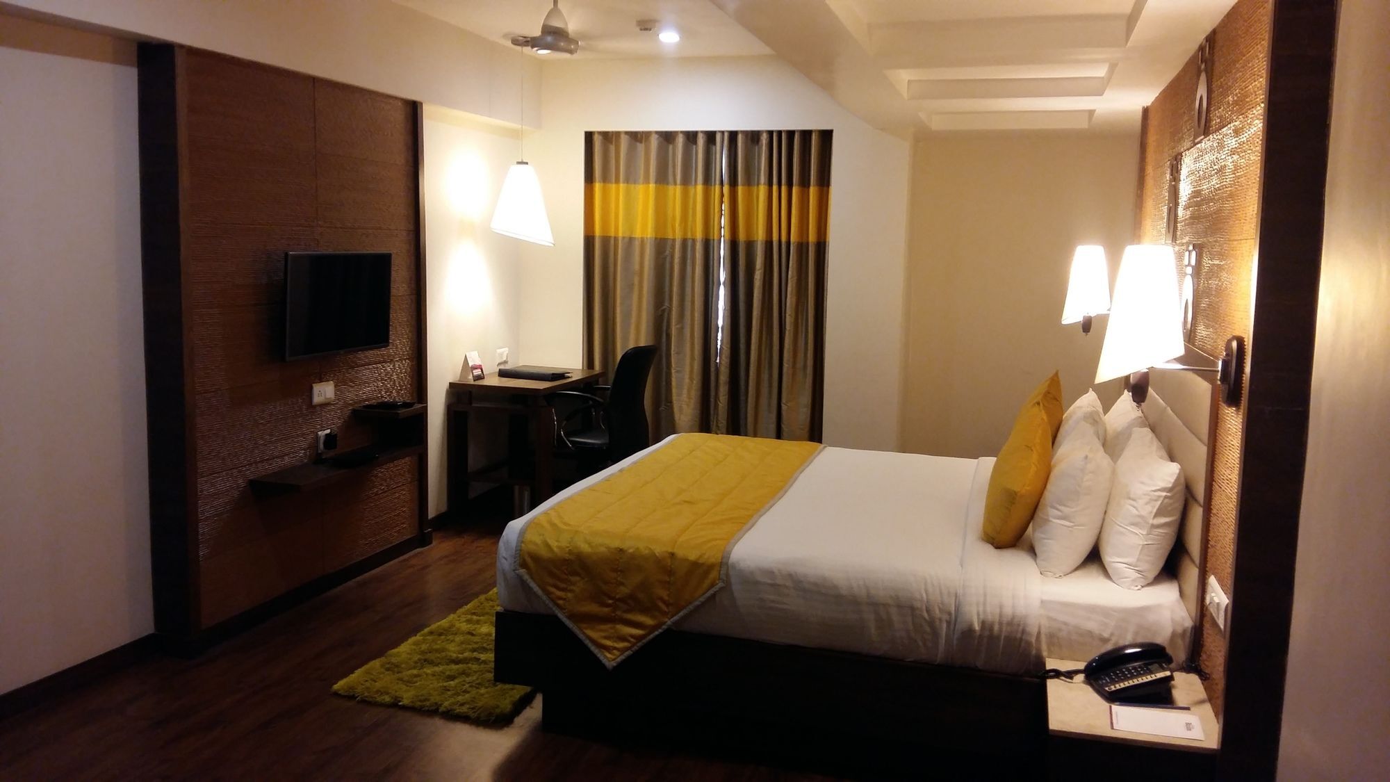 Pride Biznotel Vadodara Exterior photo